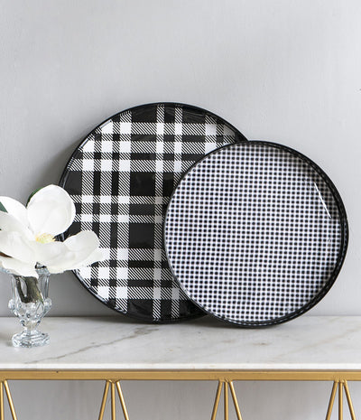 Set of 2 black and grey plaid motif round trays