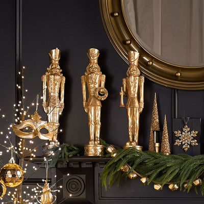 Royale Nutcracker With Wreath