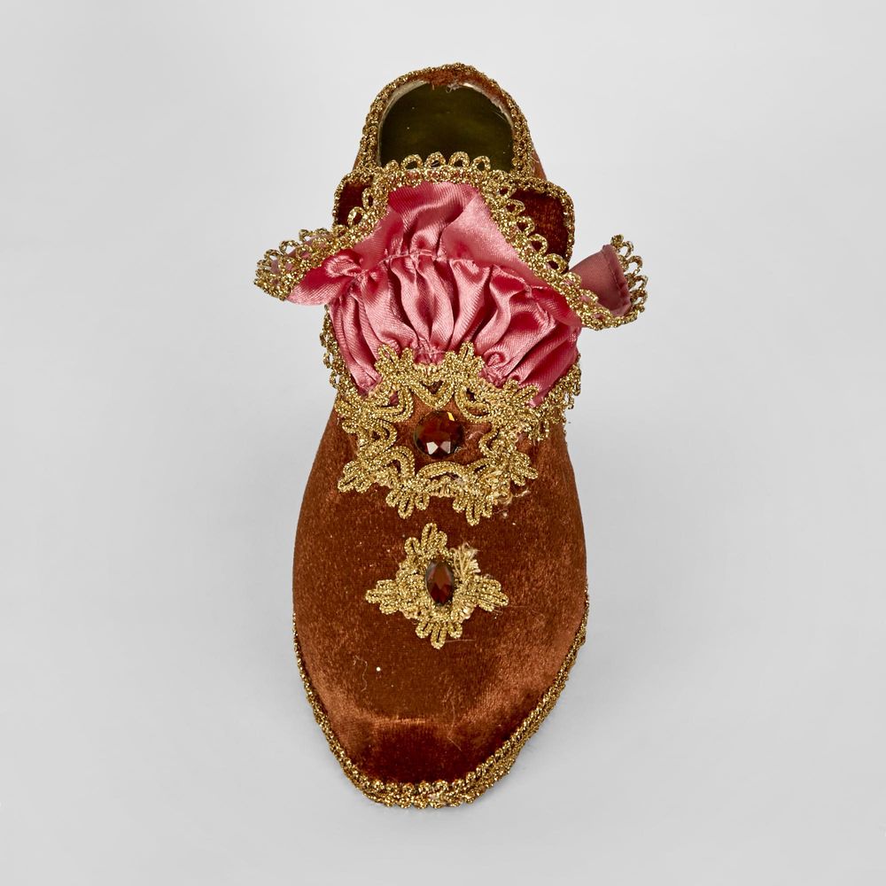 Courte Velvet Shoe Ornament